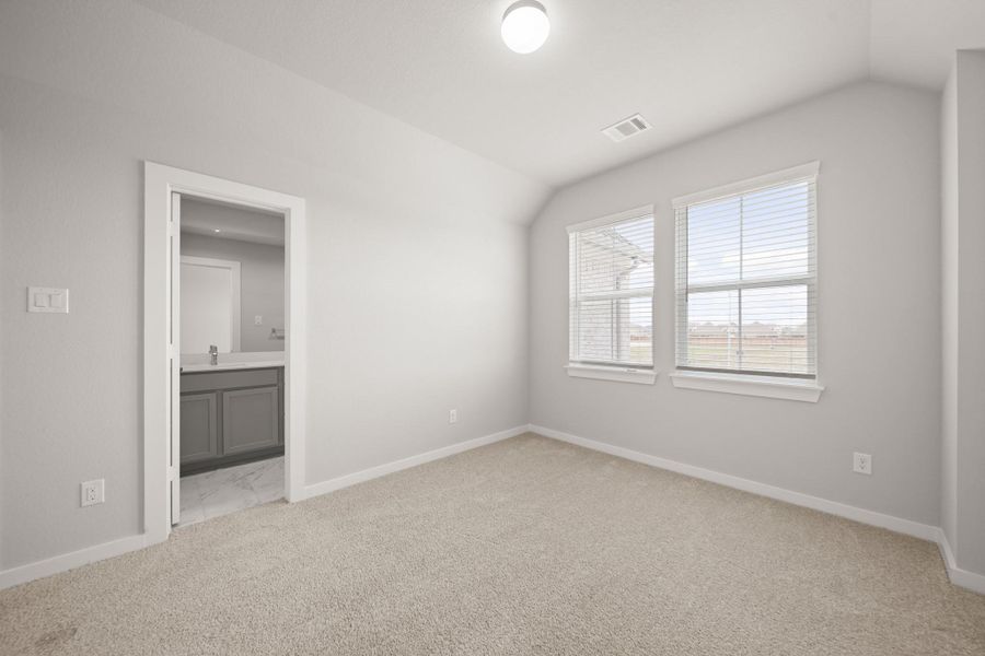 Spacious, unfurnished interior of a new home in Morton Creek Ranch, Katy (Image 26).