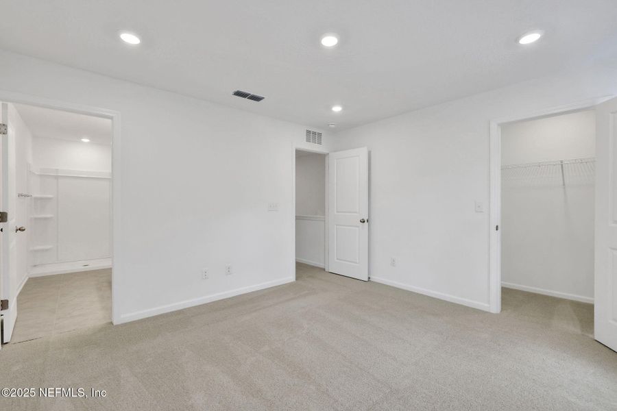 Spacious, unfurnished interior of a new home in Atlantis Pointe, Middleburg (Image 22).