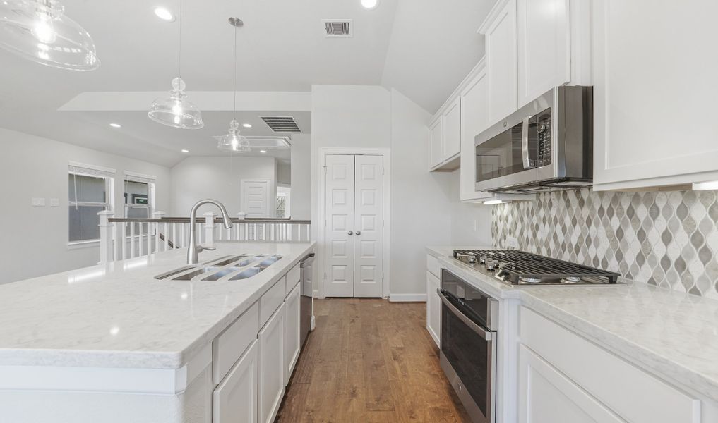 Kitchen with breakfast bar island