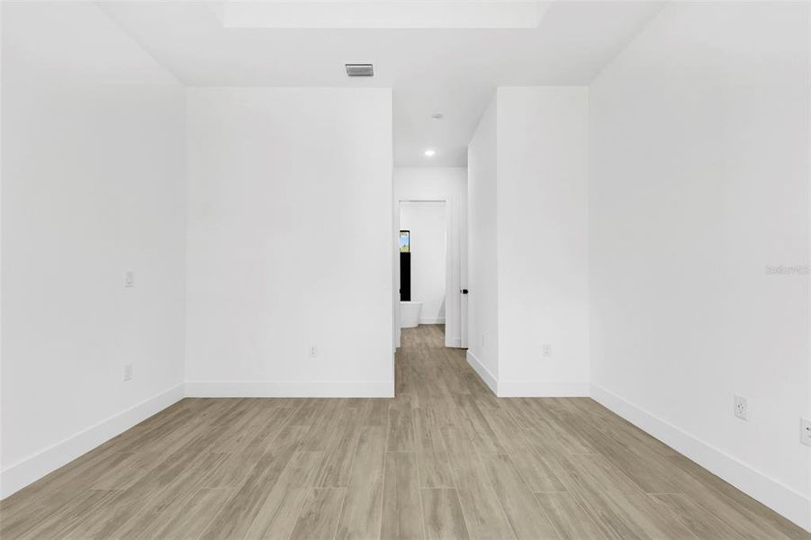 Spacious, unfurnished interior of a new home in , Port Charlotte (Image 34).