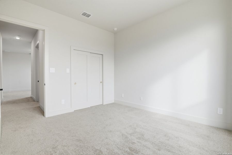 Spacious, unfurnished interior of a new home in Haby Hill 50s, San Antonio (Image 19).