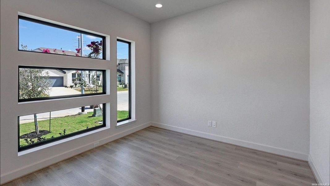 Spacious, unfurnished interior of a new home in Haby Hill, San Antonio (Image 26).