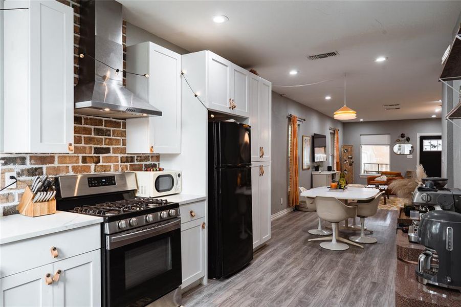 Furnished interior view inside a new home in , Fort Worth (Image 11). Furnished interior view inside a new home in , Fort Worth (Image 11).