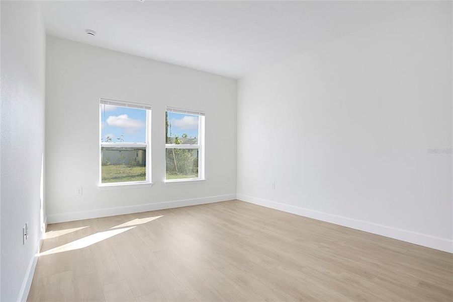 Spacious, unfurnished interior of a new home in , Ocala (Image 33).