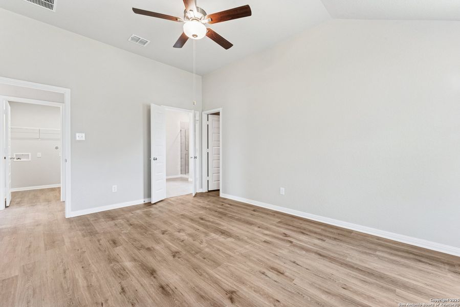 Spacious, unfurnished interior of a new home in Cinco Lakes, San Antonio (Image 16). Spacious, unfurnished interior of a new home in Cinco Lakes, San Antonio (Image 16).