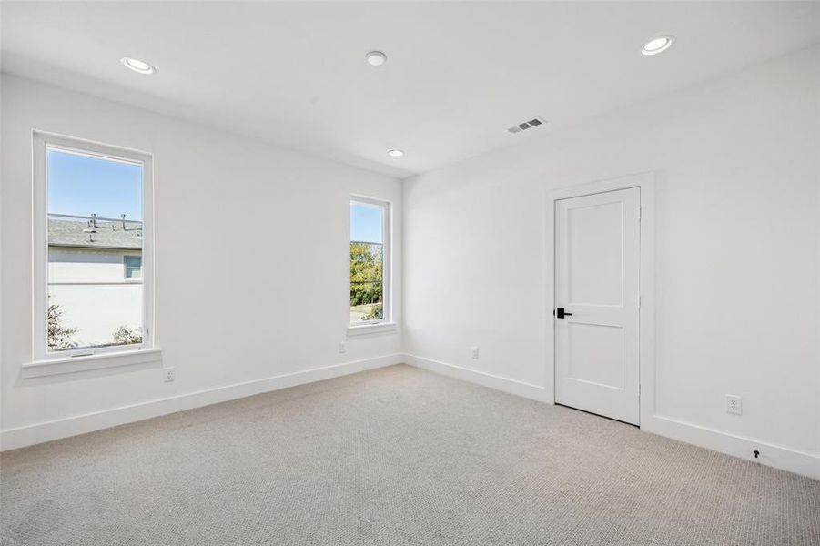 Spacious, unfurnished interior of a new home in , Dallas (Image 22).