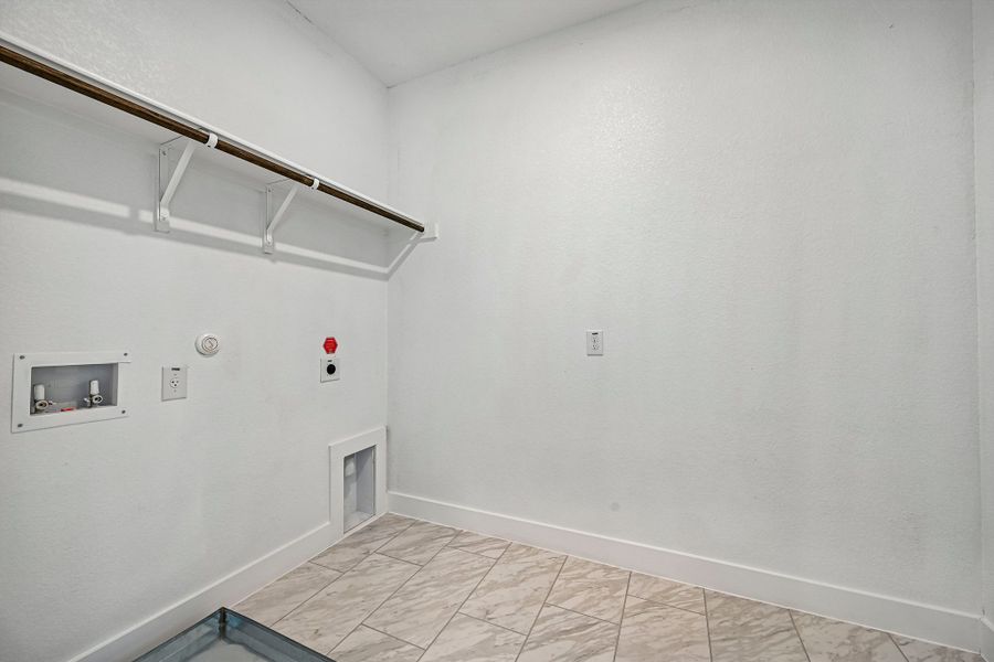 Spacious, unfurnished interior of a new home in Foxfield, Austin (Image 23).