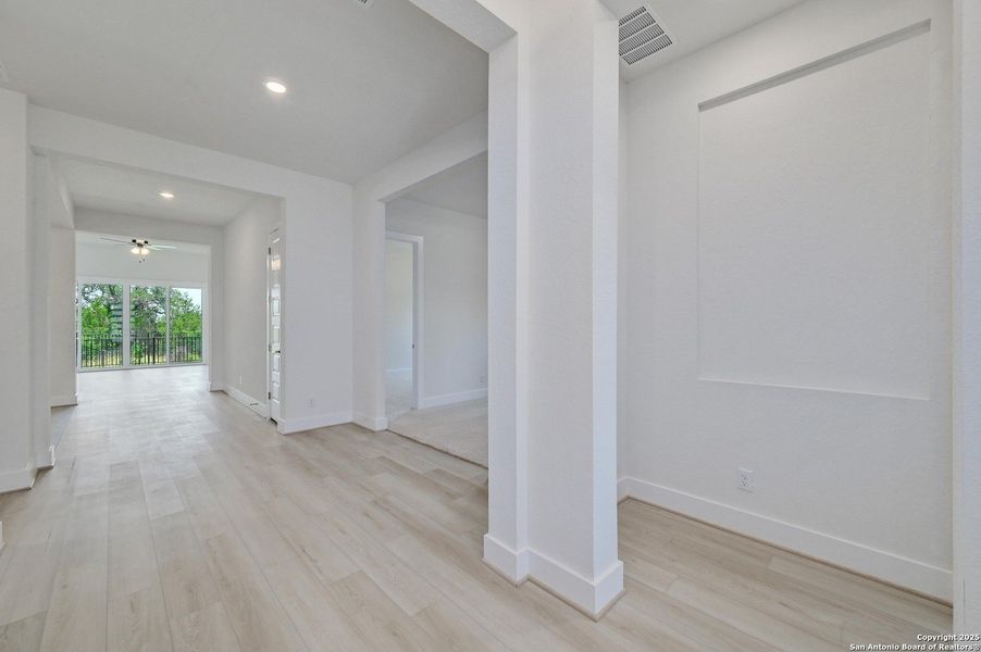 Spacious, unfurnished interior of a new home in The Grove at Vintage Oaks, New Braunfels (Image 9).