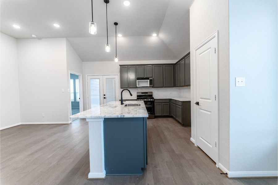 Furnished interior view inside a new home in Homestead, Schertz (Image 5).