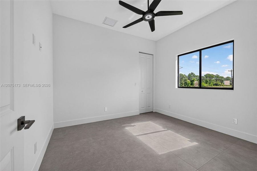 Spacious, unfurnished interior of a new home in , Cape Coral (Image 29).