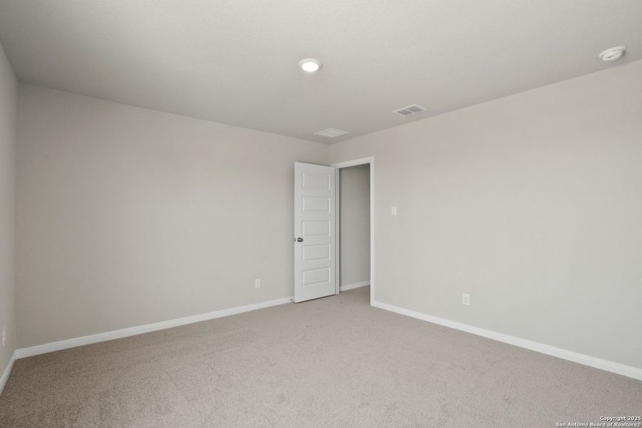 Spacious, unfurnished interior of a new home in Hickory Ridge, Elmendorf (Image 13). Spacious, unfurnished interior of a new home in Hickory Ridge, Elmendorf (Image 13).