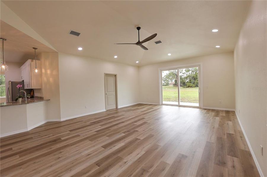 Spacious, unfurnished interior of a new home in , Sebring (Image 30).