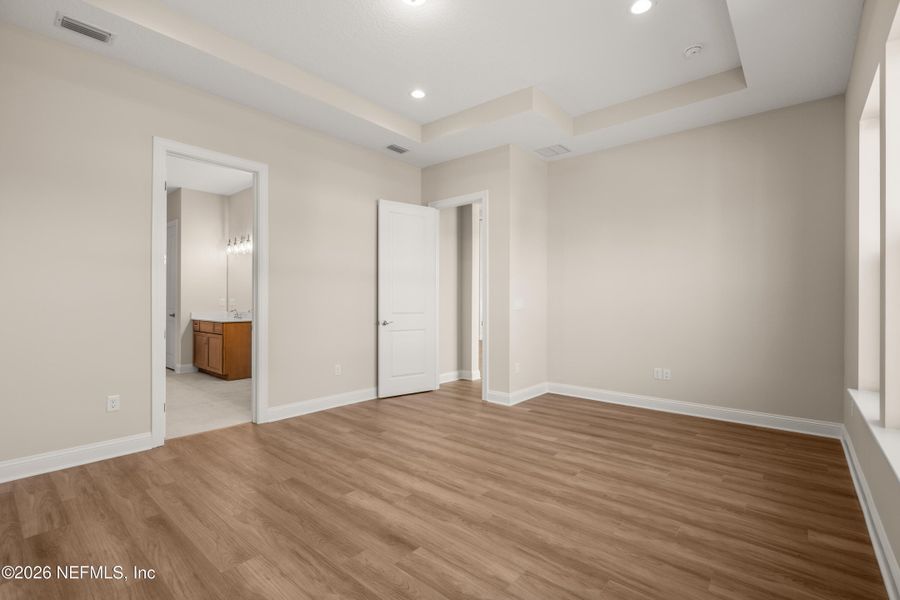 Spacious, unfurnished interior of a new home in Madeira, St. Augustine (Image 27).