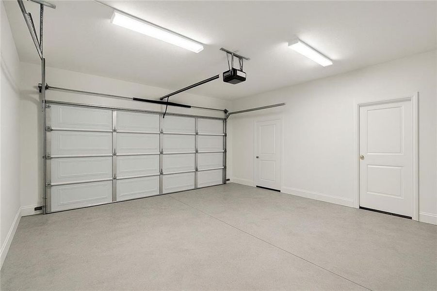 Spacious, unfurnished interior of a new home in , Atlanta (Image 25).