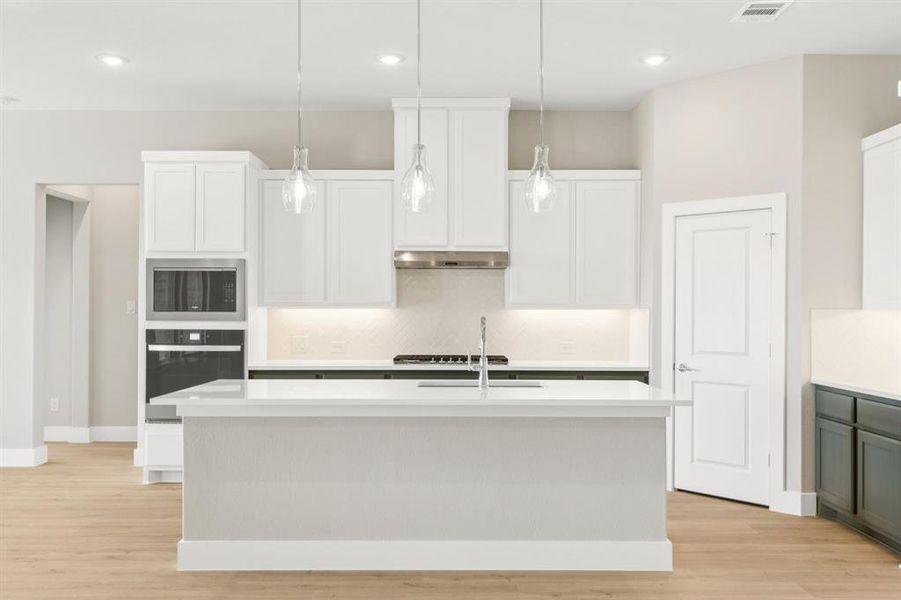 Furnished interior view inside a new home in Ellis Ranch Estates, Waxahachie (Image 12).