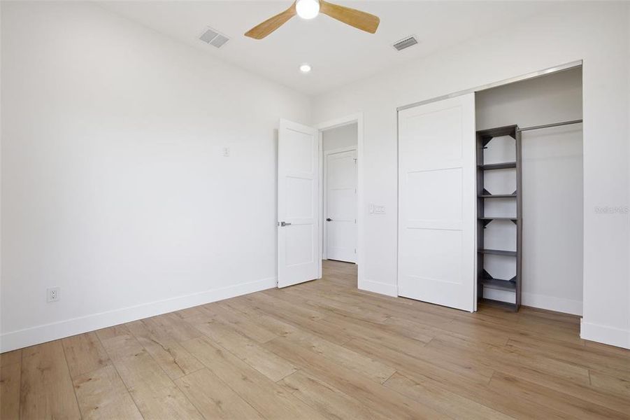 Spacious, unfurnished interior of a new home in , St. Petersburg (Image 45).