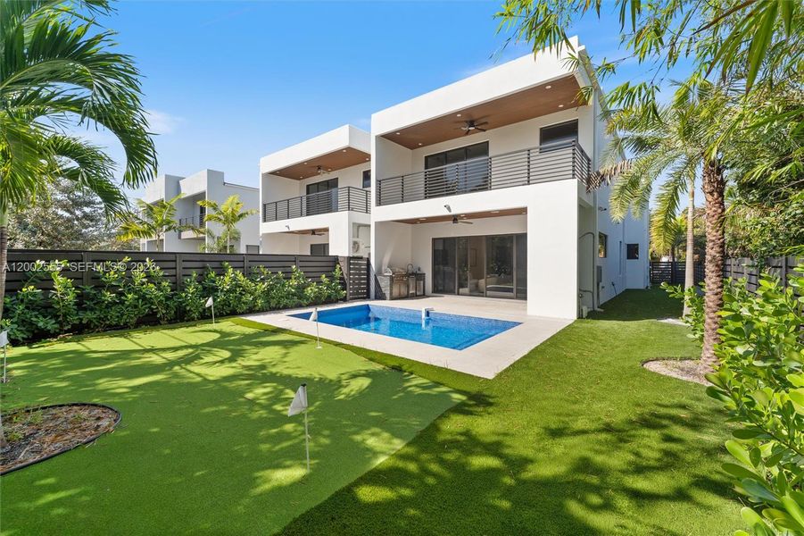 Exterior details and patio area of a home in , Fort Lauderdale (Image 19).
