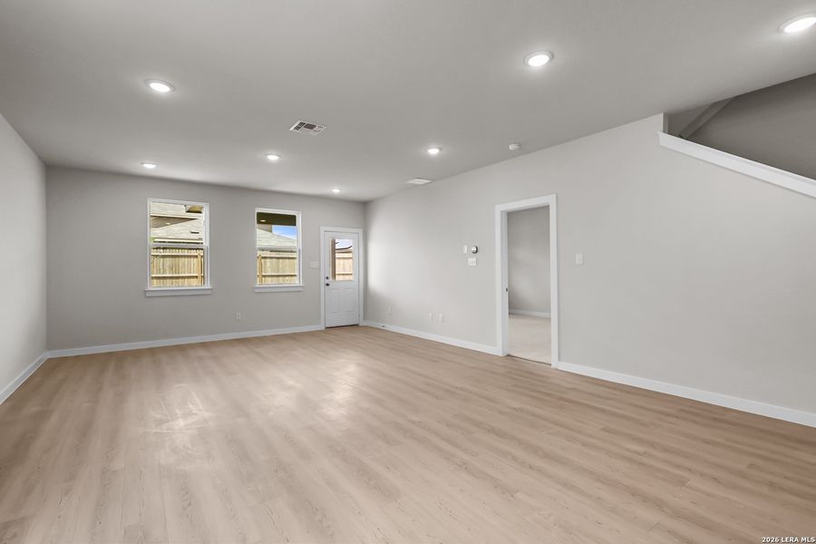 Spacious, unfurnished interior of a new home in Hiddenbrooke, Seguin (Image 26).