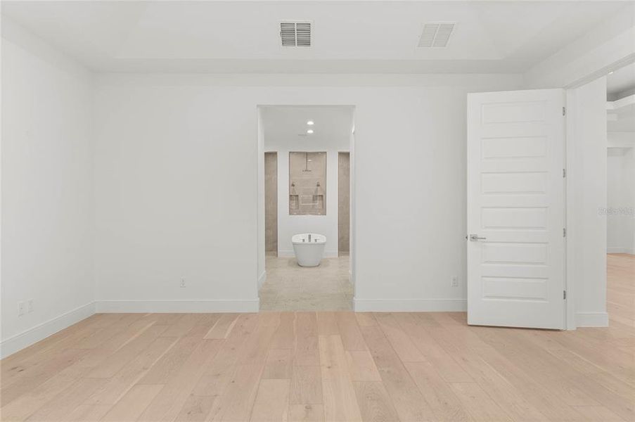 Spacious, unfurnished interior of a new home in , Sanford (Image 38).