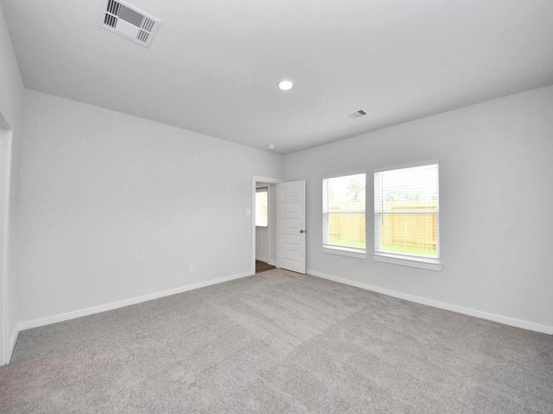 Spacious, unfurnished interior of a new home in Caney Creek Place, Conroe (Image 30).
