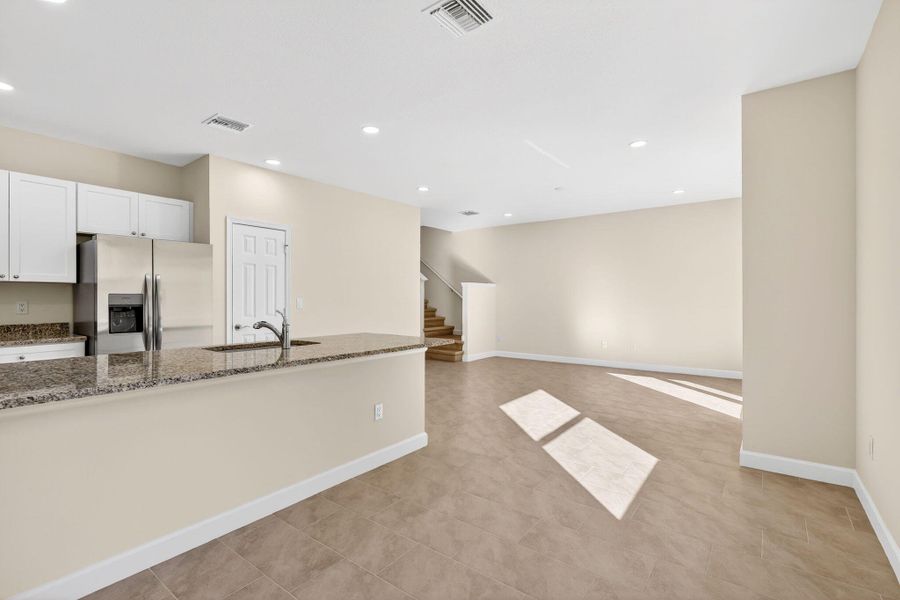 103 SEMINOLE DINNG TO LIVING 103 SEMINOLE DINNG TO LIVING