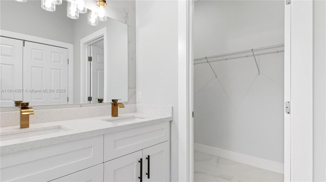 Master Bathroom Master Bathroom