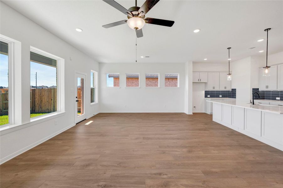 Spacious, unfurnished interior of a new home in The Grand Prairie 50’, Hockley (Image 21).