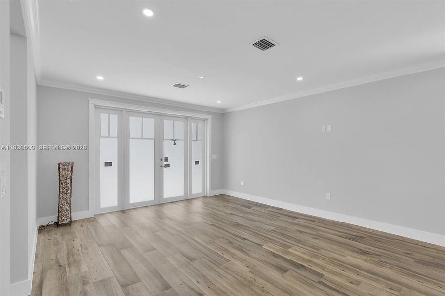Spacious, unfurnished interior of a new home in , Key Largo (Image 20).