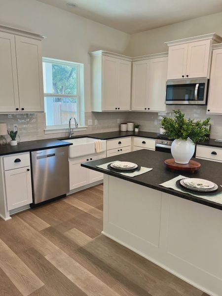 Representative furnished interior of a home built from the The Diamond Manor by Steve Klein Custom Builder in Diamond Hill Collection, Victoria (Image 5). Representative furnished interior of a home built from the The Diamond Manor by Steve Klein Custom Builder in Diamond Hill Collection, Victoria (Image 5).