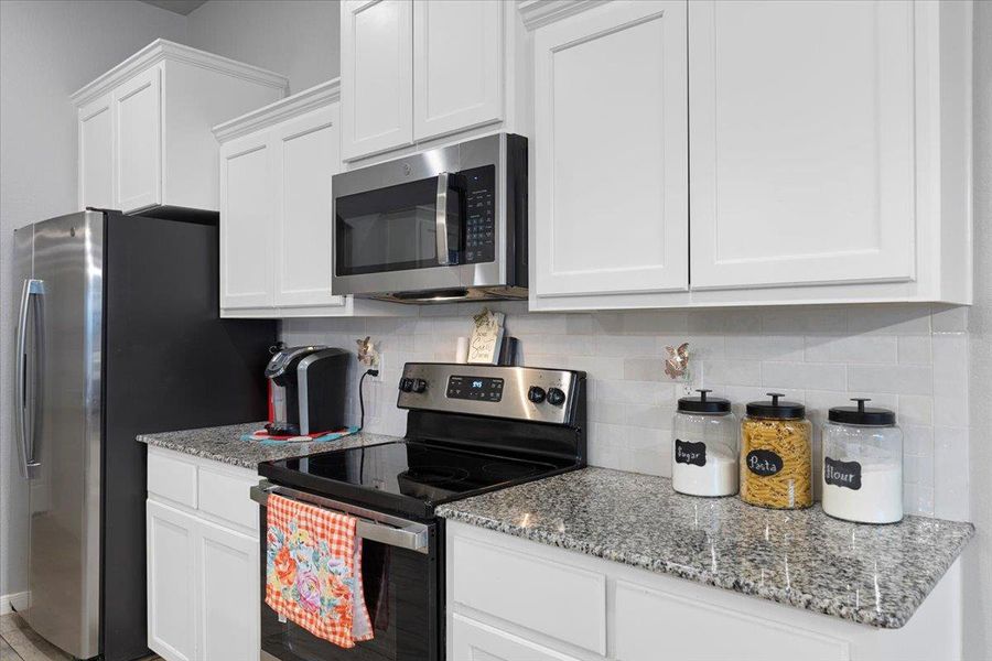 Furnished interior view inside a new home in , Killeen (Image 14).