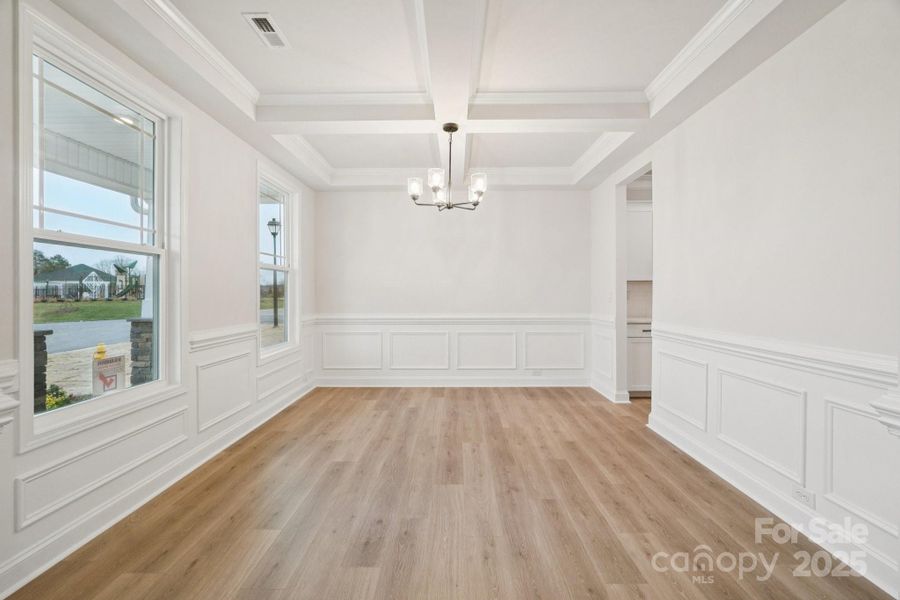 Spacious, unfurnished interior of a new home in Sylvan Creek, Denver (Image 31).