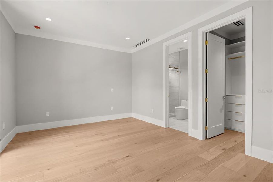Spacious, unfurnished interior of a new home in , Orlando (Image 20).