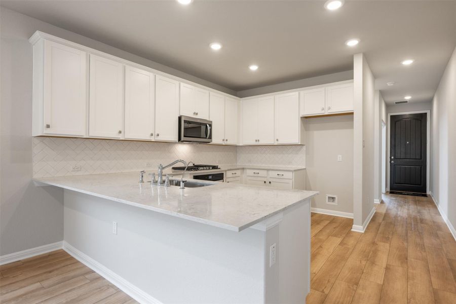 Photos are representative images and renderings for illustrative purposes only. Actual structural options and design images of the home may vary.