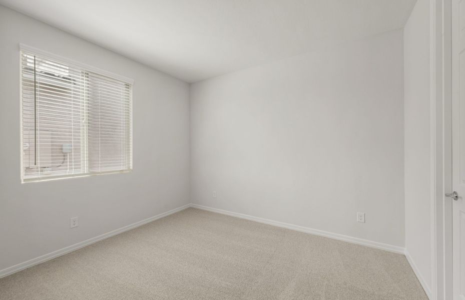 Spacious, unfurnished interior of a new home in Allen Ranches, Litchfield Park (Image 19).