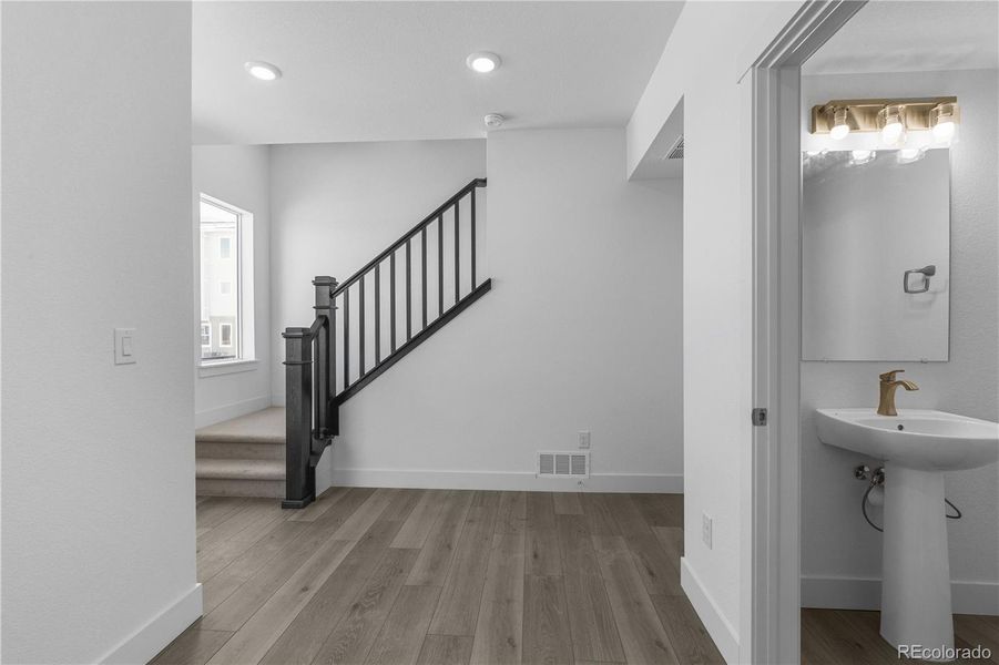 Spacious, unfurnished interior of a new home in Dillon Pointe - Skyview, Broomfield (Image 14).