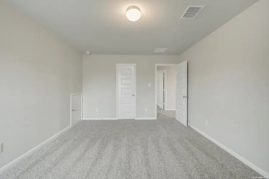 Spacious, unfurnished interior of a new home in Mesquite Ridge, San Antonio (Image 29).