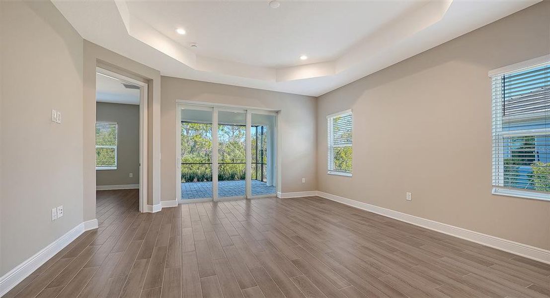 Spacious, unfurnished interior of a new home in , Venice (Image 27).