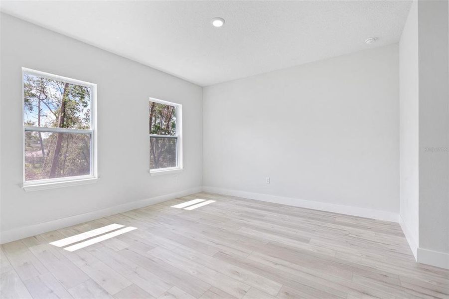 Spacious, unfurnished interior of a new home in , Ocala (Image 23).