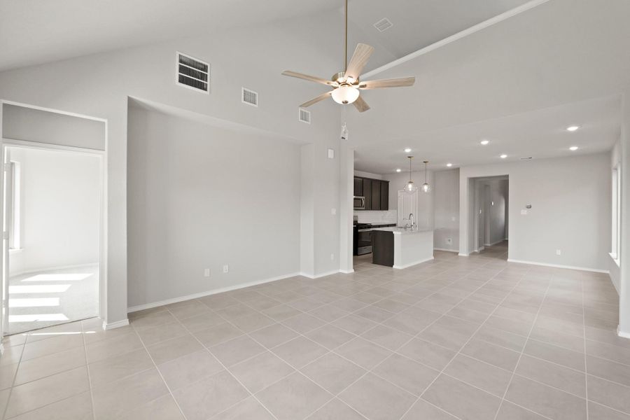 Spacious, unfurnished interior of a new home in The Trails, New Caney (Image 25).