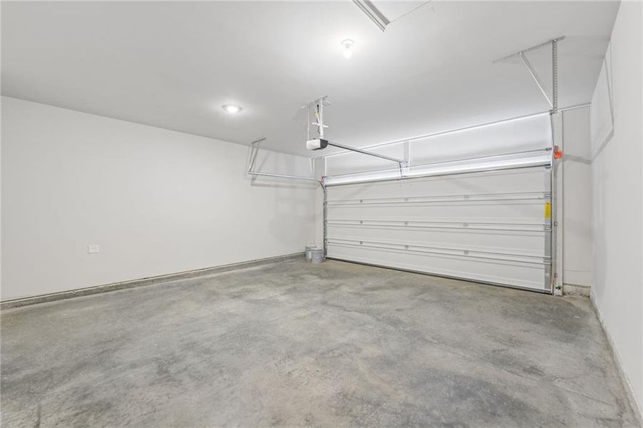 Spacious, unfurnished interior of a new home in Martin Springs - Reserve Series, Lawrenceville (Image 37).