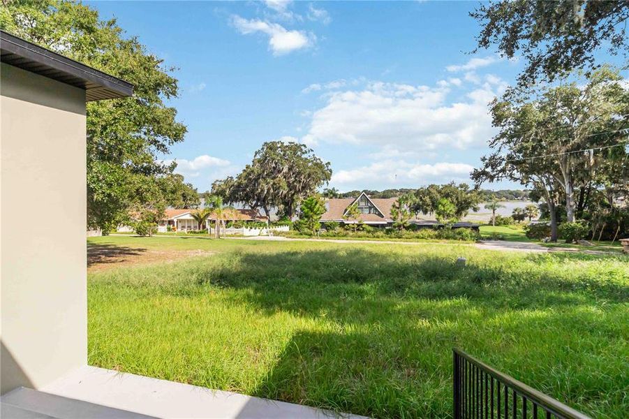 Exterior details and patio area of a home in , Clermont (Image 32).
