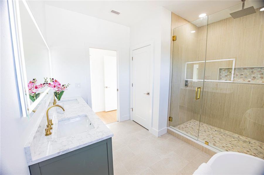 Furnished interior view inside a new home in , St. Petersburg (Image 15).