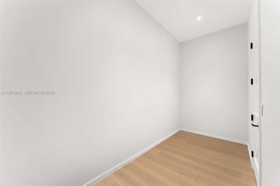 Spacious, unfurnished interior of a new home in , Miami (Image 24).