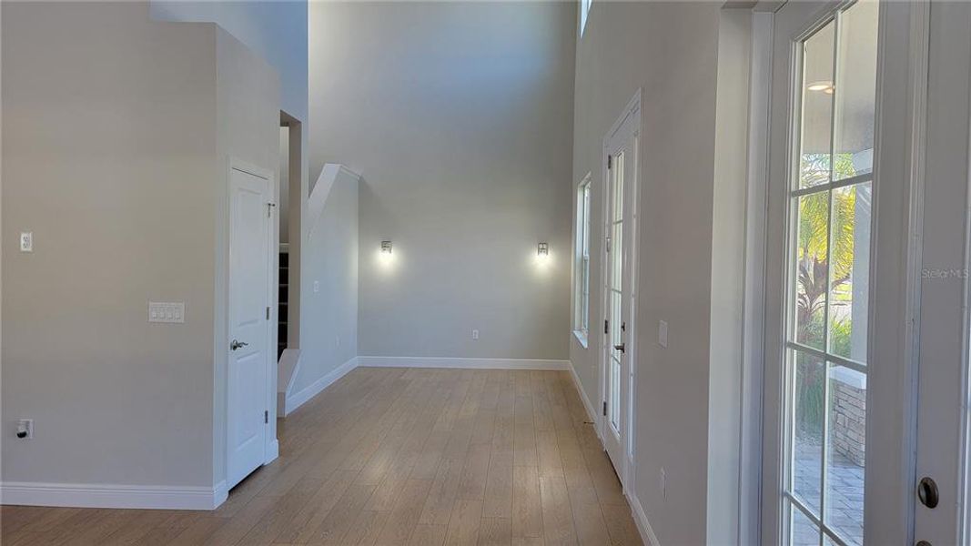 Spacious, unfurnished interior of a new home in , New Smyrna Beach (Image 10).