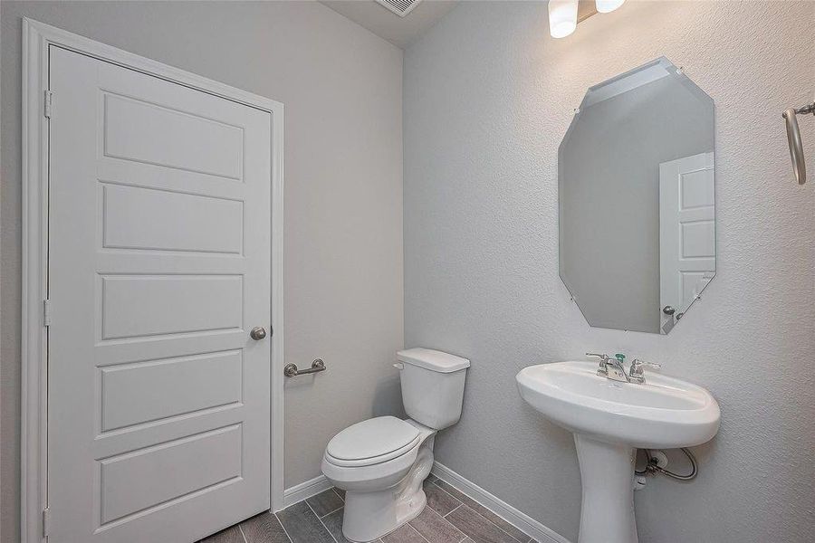 Furnished interior view inside a new home in River Ranch, Dayton (Image 9).