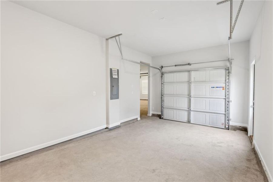 Spacious, unfurnished interior of a new home in Stephen's Landing, Loganville (Image 20).