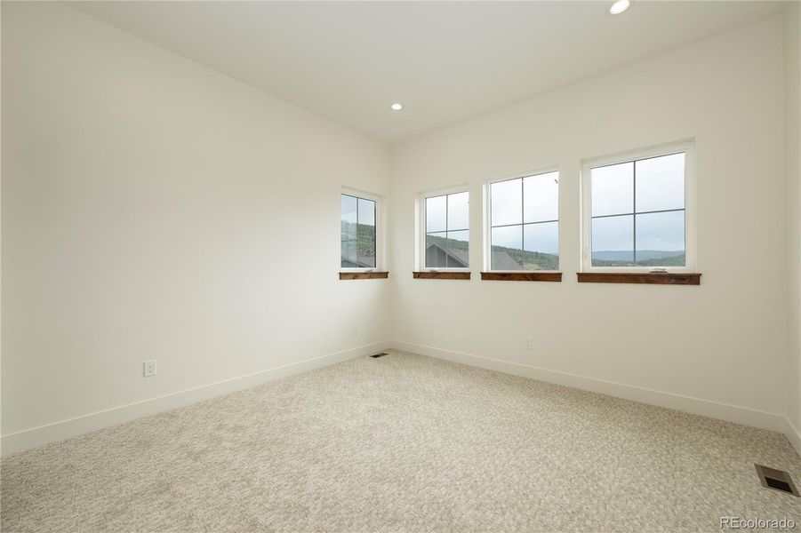 Spacious, unfurnished interior of a new home in , Granby (Image 29).