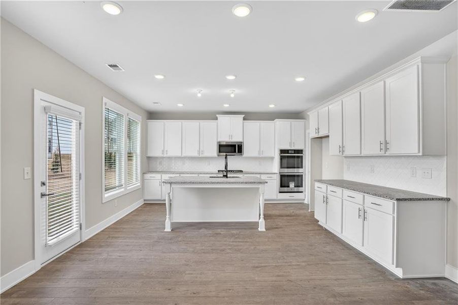 Furnished interior view inside a new home in , Villa Rica (Image 7).