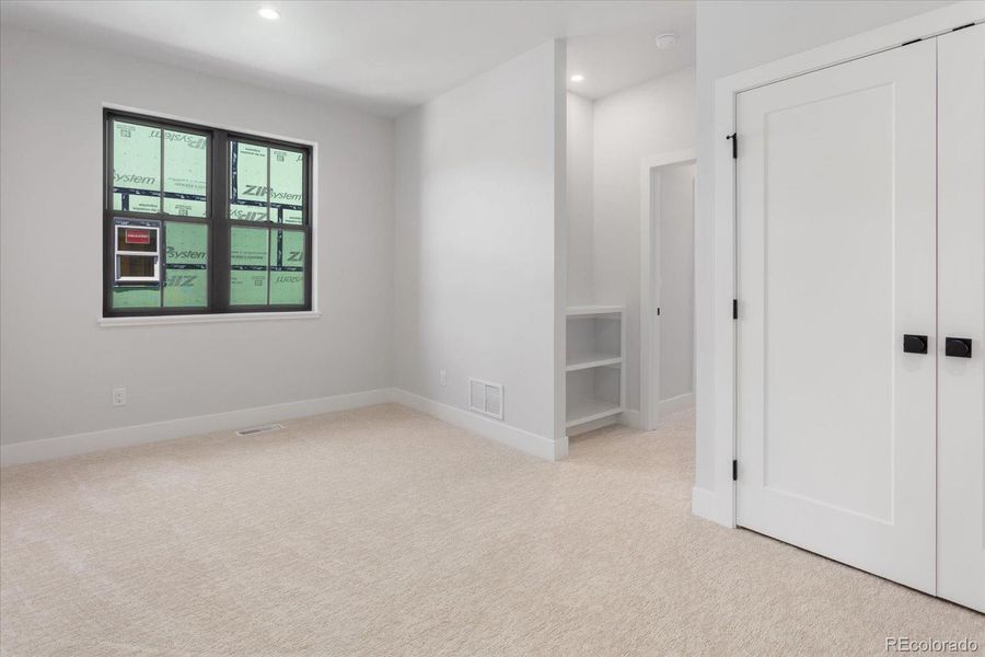 Spacious, unfurnished interior of a new home in , Salida (Image 18).