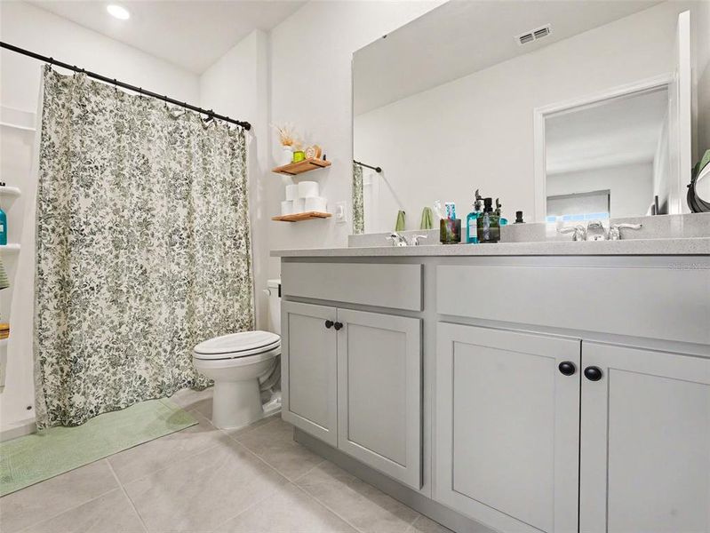 Furnished interior view inside a new home in , Davenport (Image 16).